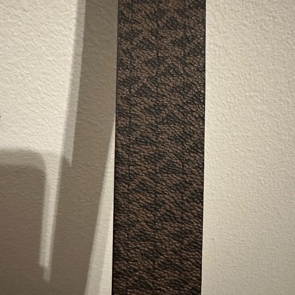 Michael Kors monogram reversible leather twist belt NWT Medium - Picture 4 of 6